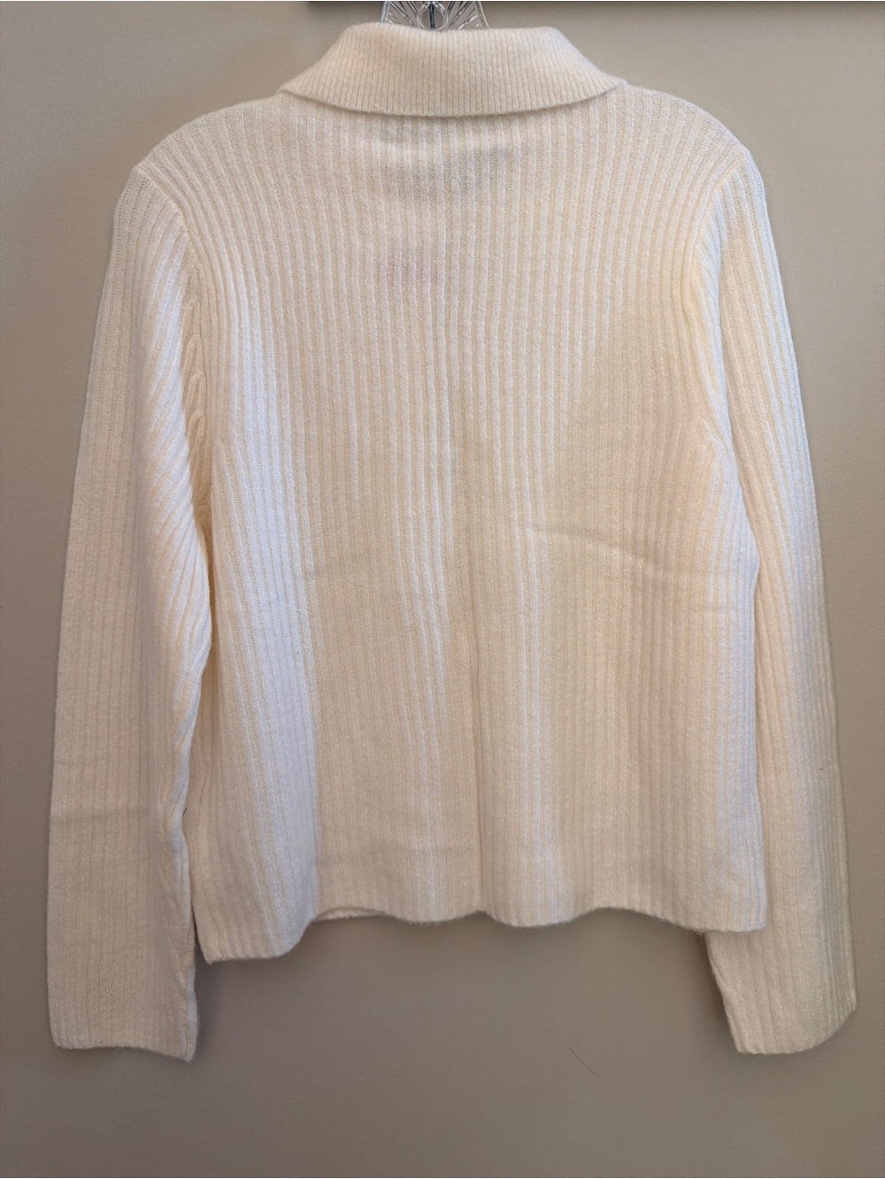 NWT Abercrombie & Fitch Cream Collared Ribbed Pearl Button Cardigan | M - Picture 3 of 10